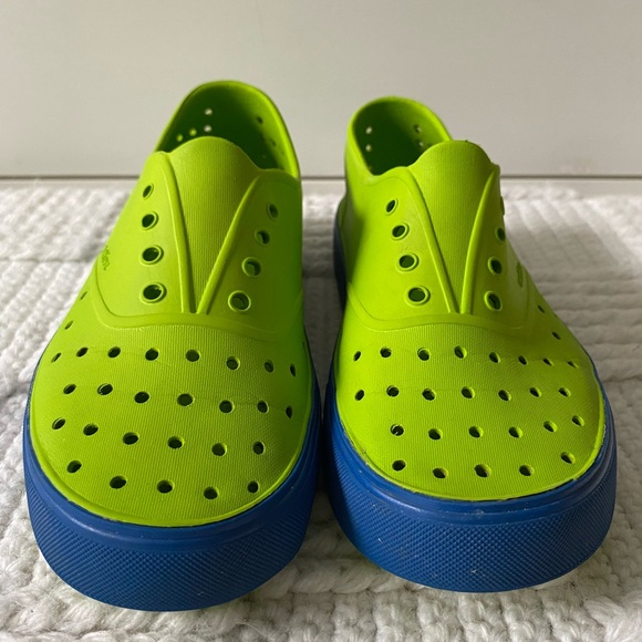 Native Boy or Girl Slip On Water Shoes Youth J5 - Picture 2 of 9